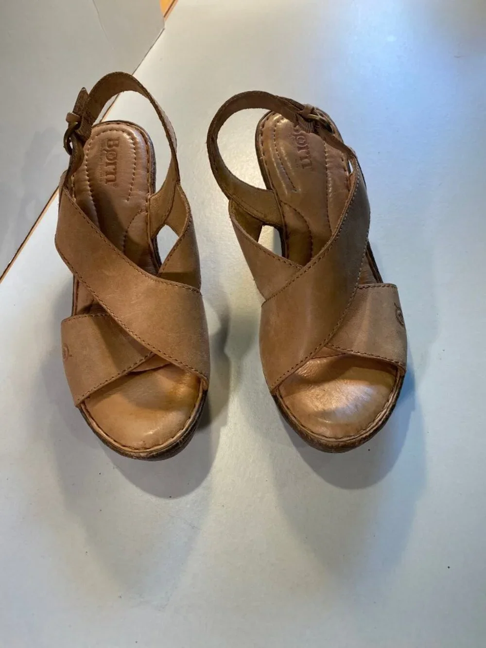 Born - Sz 7M - Ashley Wedge F01706 Sandals